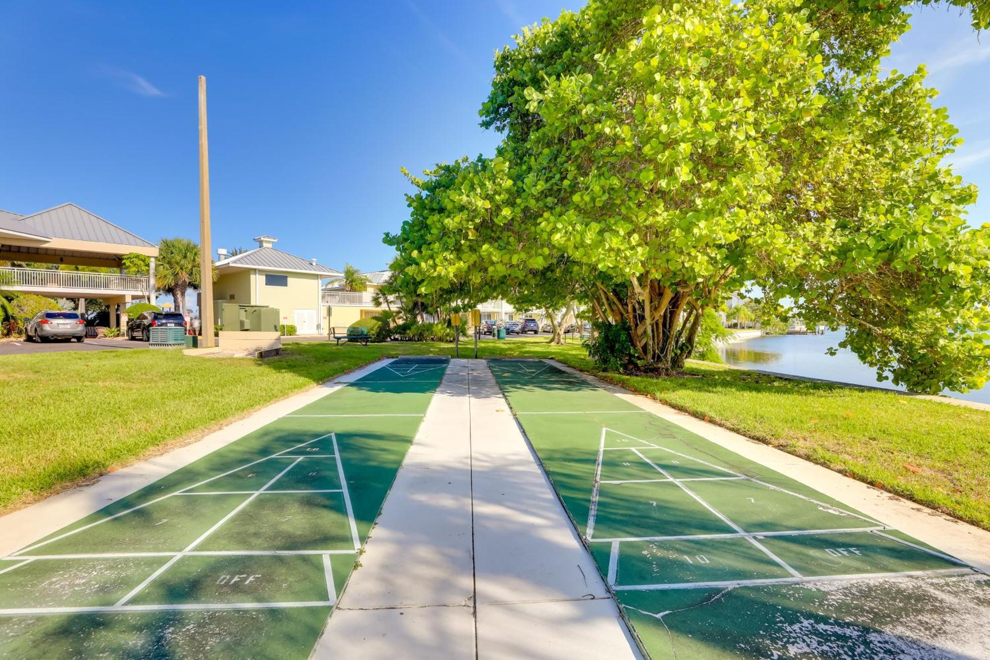 Coastal-Zen Ruskin Retreat Less Than 1 Mi To Beach! Exterior photo